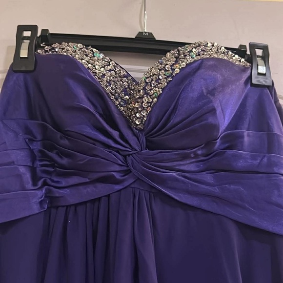 Dresses & Skirts - Elegant Purple Evening Gown